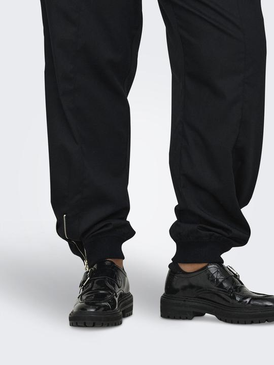 Produktbild Only CARMELIA Locker geschnitten Hose Hose (W42/L32)