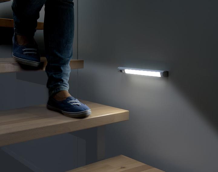 Produktbild Lunartec Schwenkbare Lichtleiste, Bewegungsmelder, 9 SMD-LEDs tageslichtweiss