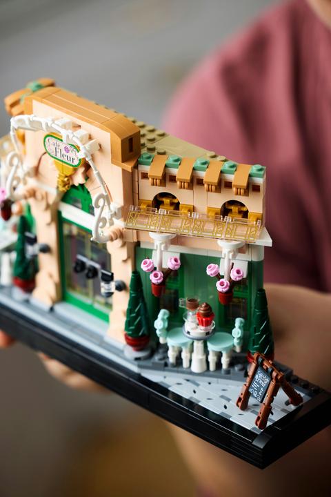 Actual product image LEGO French Café (10362, LEGO Icons)