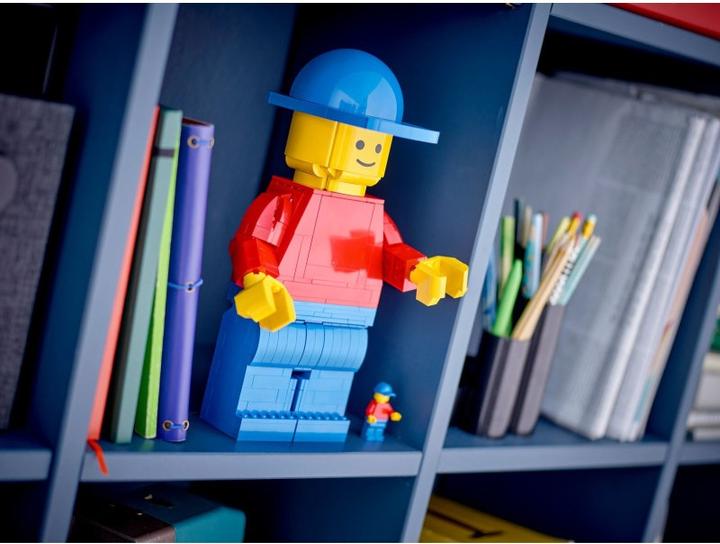 Image du produit LEGO Grande minifigure (40649, LEGO Minifigures, LEGO difficiles à trouver)