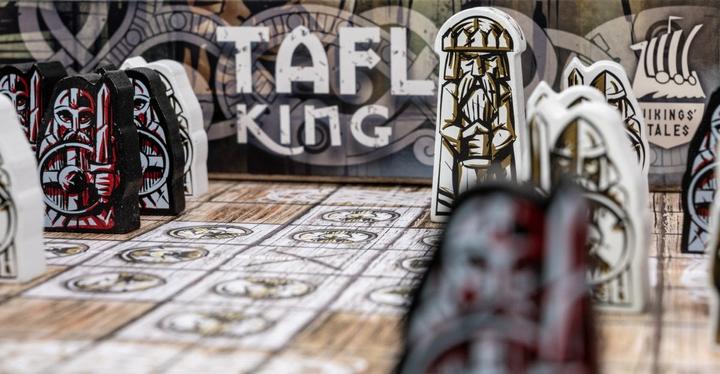 Produktbild Tactic Viking's Tales: Tafl King (58984) (Schwedisch, Englisch, Russisch, Niederländisch, Französisch, Italienisch, Litauisch, Finnisch, Deutsch, Spanisch, Ukrainisch, Estnisch, Polnisch)