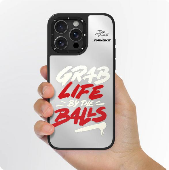 Produktbild Youngkit Hülle @Tobe Fonseca Mirror Case mit MagSafe Peace (Apple iPhone 15 Pro)