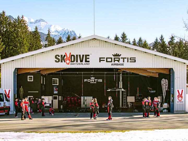 Image du produit Smartbox Saut en parachute en tandem avec un moniteur dans les Alpes Suisses pour 1 personne (1 pers.)