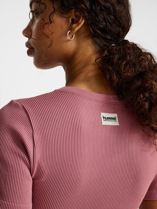 Actual product image hummel hmlPULSE SEAMLESS RIB W T-SHIRT S/S (S)