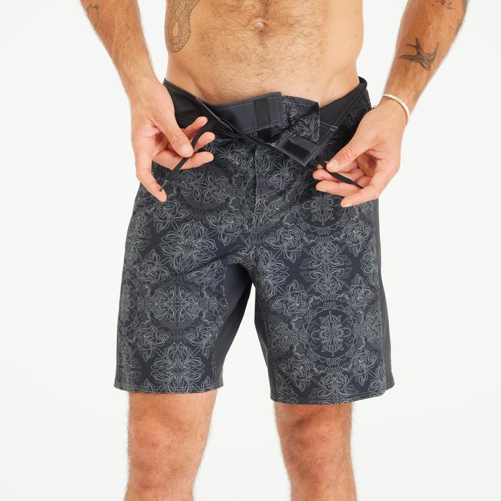Actual product image Olaian Boardshorts Herren lang 500 Arch Scarabia 19" schwarz (42)