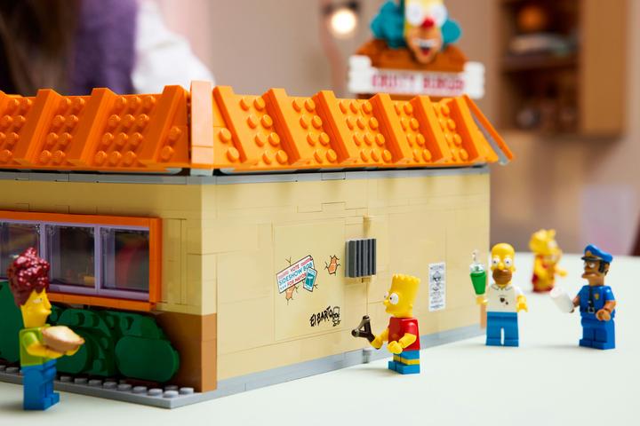 Actual product image LEGO 10352 The Simpsons: Krusty Burger (10352, LEGO Icons)