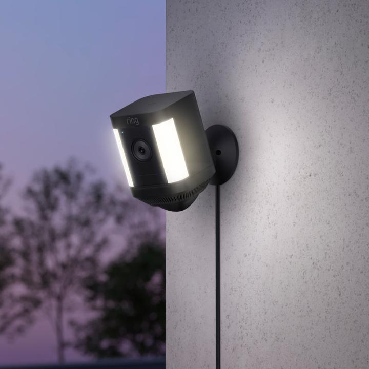 Actual product image Ring Spotlight Cam Plus, Plug-in - Black - EU (1920 x 1080 Pixels)