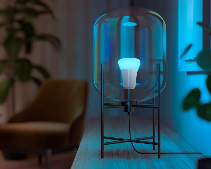 Produktbild Philips Hue White & Color Ambiance BT (E27, 6.50 W, 806 lm, 4 x, F)