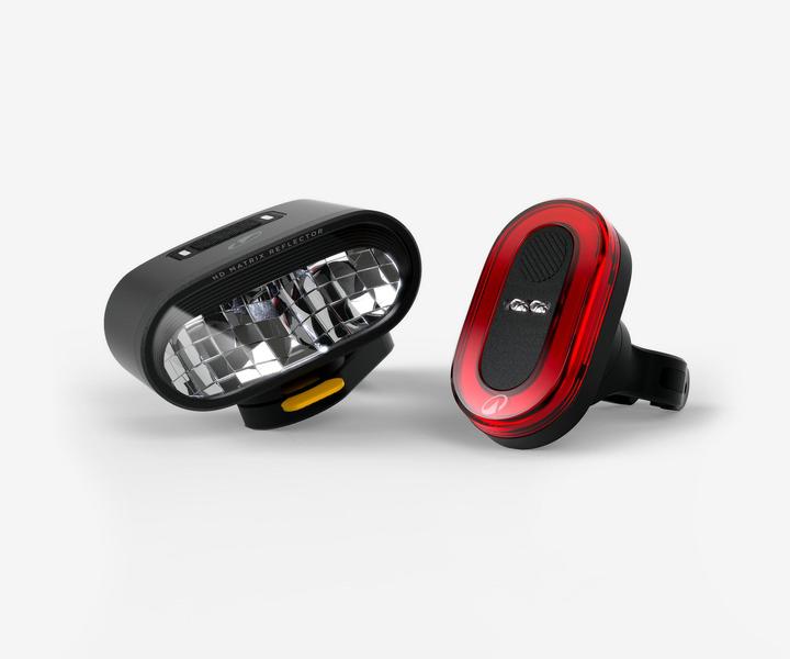Image du produit Decathlon Kit éclairage vélo puissant rechargeable usb avec capteur de décélération ST930 (400 lm, 15 lm)