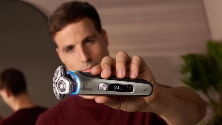 Actual product image Philips i9000 Prestige XP9203/30 Wet & Dry Electric Shaver with SkinIQ