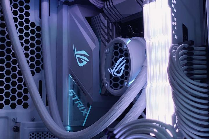 Actual product image ASUS ROG Strix LC 240 RGB