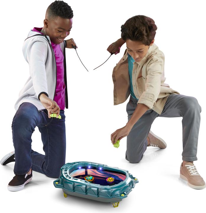 Image du produit Hasbro Beyblade Burst QuadStrike Light Ignite Beyblade Stadium Battle Set (Allemand, Français, Italien, Anglais, Néerlandais, Suédois, Norvégien, Polonais)