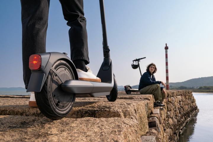 Productafbeelding Segway-Ninebot E2 Pro D (20 km/h, 35 km, 350 W)