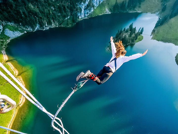Immagine prodotto Smartbox Bungee jumping sullo Stockhorn con un drink per 2 persone (2 pers.)