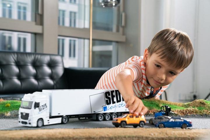 Produktbild Bburago Mercedes Lastwagen
