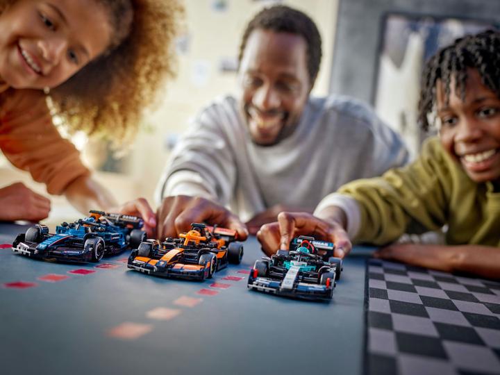 Produktbild LEGO Mercedes-AMG F1 W15 Rennauto (77244, LEGO Speed Champions)