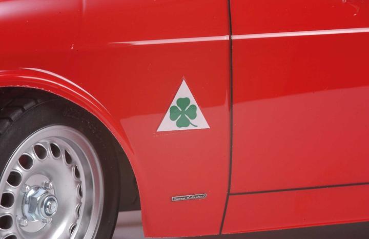 Actual product image Tamiya Alfa Romeo Giulia Sprint GTA M-06 (Kit)