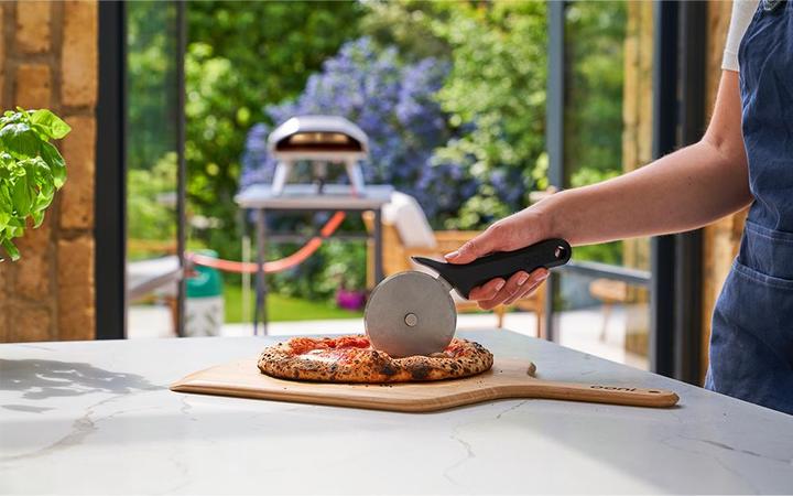 Produktbild Ooni Pizzaschneider 113 x 20 x 240 mm Edelstahl rostfrei ultra-scharfe Klinge