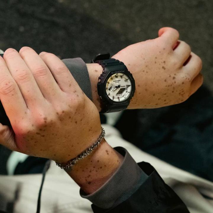 Produktbild G-Shock GA-2100WD-1AER (Chronograph, Analoguhr, 45 mm)