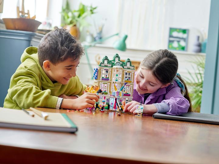 Actual product image LEGO Emma's art school (41711, LEGO Friends)