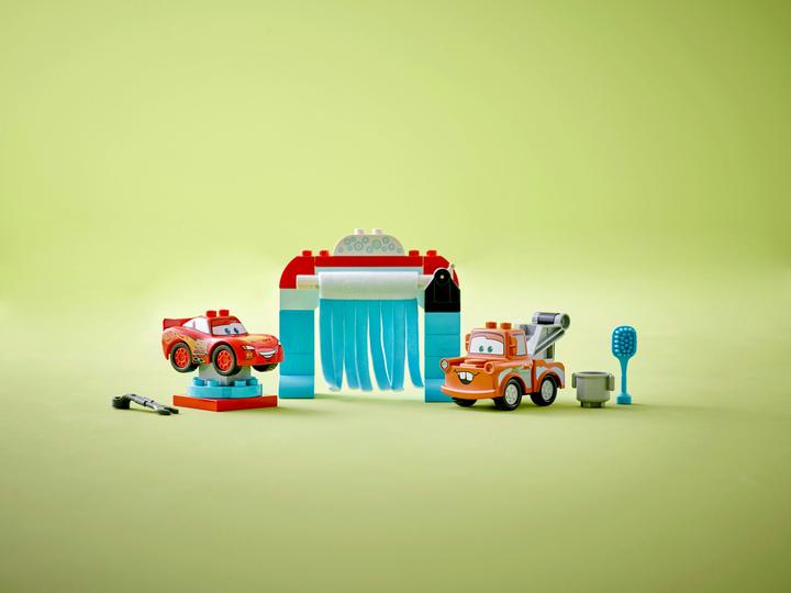 Produktbild LEGO Lightning McQueen und Mater in der Waschanlage (10996)