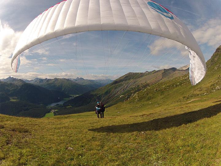 Produktbild Smartbox Tandem-Paragliding-Flug nach Davos für 2 Personen (2 Pers.)
