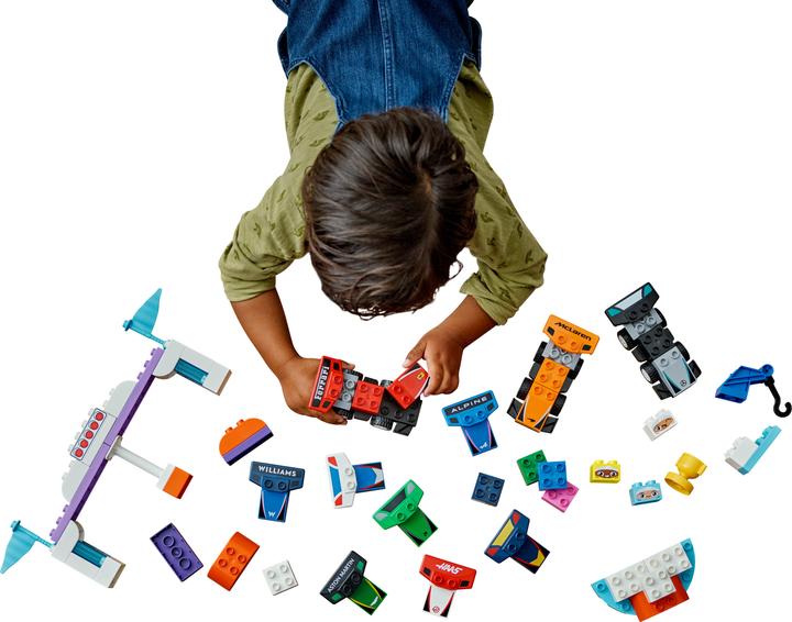 Productafbeelding LEGO F1 Team Rennautos mit Rennfahrern (10445)