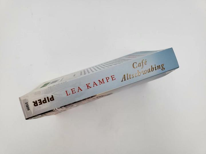 Actual product image Café Altschwabing (German, Lea Kampe, 2023)