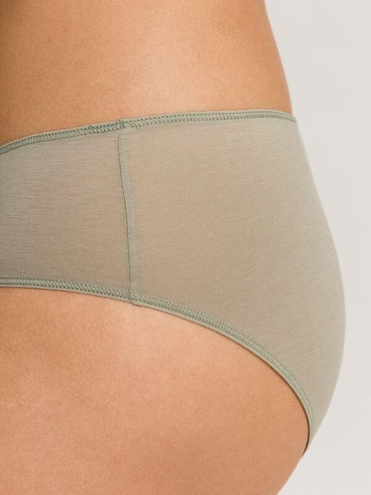Actual product image Hanro Ultralight Midi Slip (L)