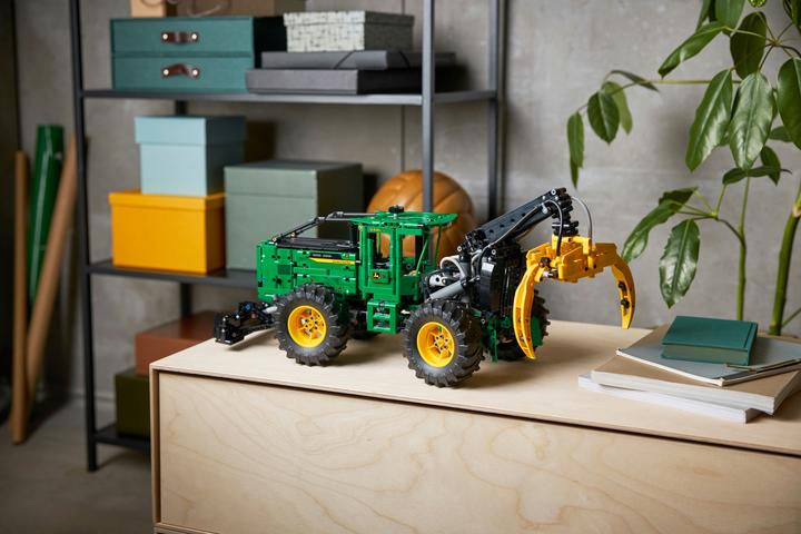 Produktbild LEGO John Deere 948L-II Skidder (42157, LEGO Technic)