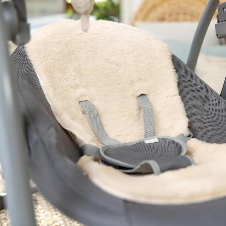 Produktbild Ingenuity Babyschaukel & Wippe mit Musik und Spielbogen