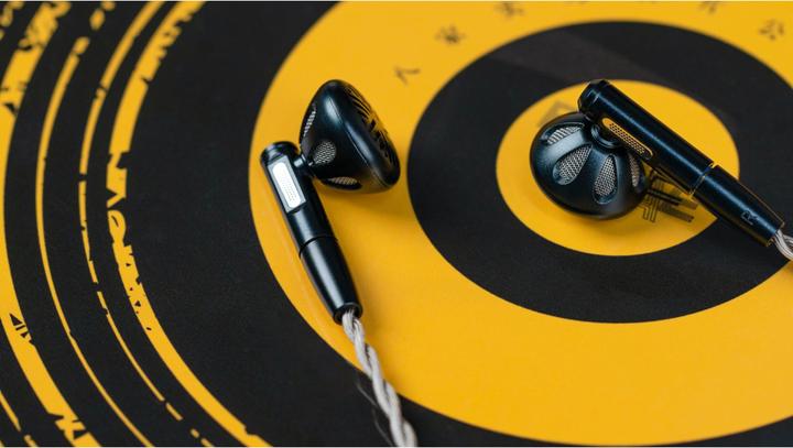 Actual product image FiiO FF5 (No noise cancelling, Cable)