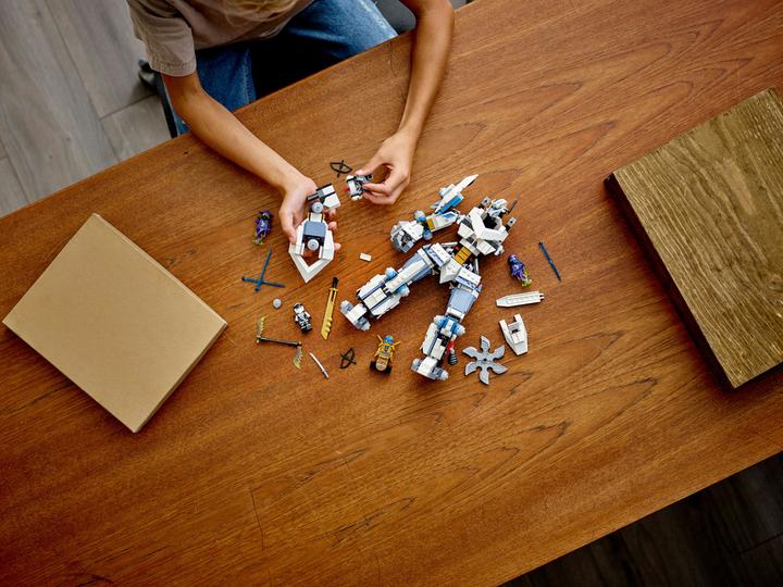 Actual product image LEGO Zane's Titan Mech (71738, LEGO Ninjago)
