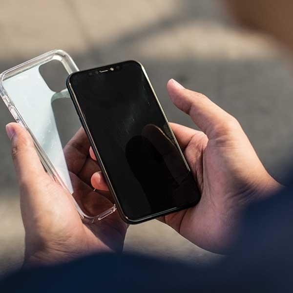 Image du produit Uniq Étui unique LifePro Tinsel iPhone 11 Pro noir (Apple iPhone 11 Pro)