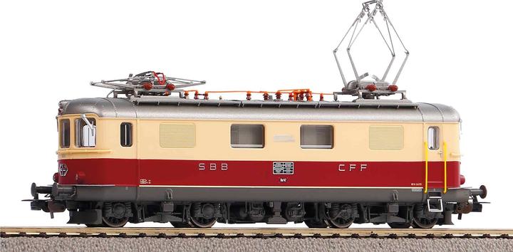 Locomotiva elettrica SBB Re 4/4 I n. 10033 in livrea TEE Ep. IV ACS