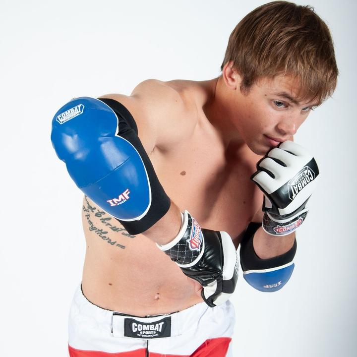 Image du produit Combat Sports Protège-coudes de frappe avancésavec technologie IMF Tech™ (S, M)