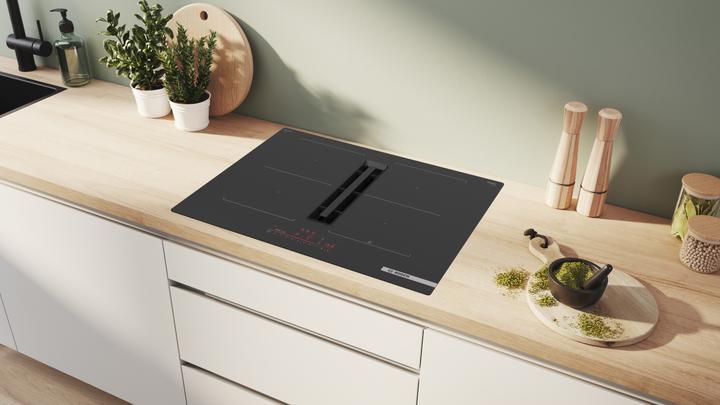Produktbild Bosch Hausgeräte Serie 6, Kochfeld mit Dunstabzug (Induktion), 70 cm, Rahmenlos aufliegend, PVQ711H26E