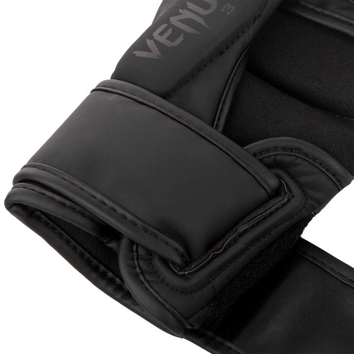 Actual product image Venum Challenger 3.0 (8 OZ, L, XL)