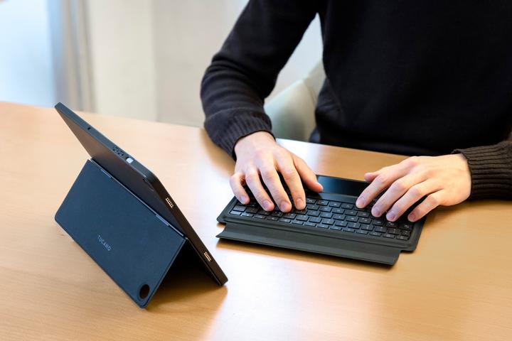 Produktbild Samsung Tucano Book Cover Keyboard (DE, Galaxy Tab A9+)