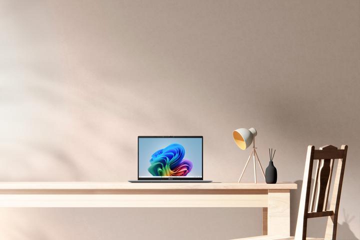 Immagine prodotto ASUS Vivobook 14 X1407QA-LY043W - Copilot+ Laptop - 14 inch (90NB1603-M003K0) (14", Snapdragon X Plus X1P-26-100, 16 GB, 512 GB, Ing. Int.)