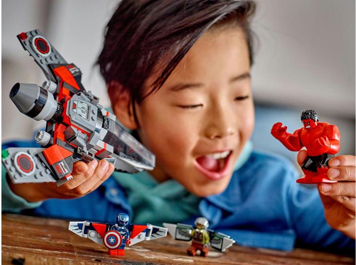 Actual product image LEGO Showdown zwischen Captain America und Red Hulk (76292, LEGO Marvel)