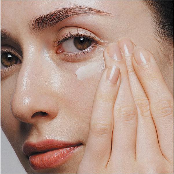 Immagine prodotto Shiseido Future Solution LX Eye and Lip Contour Regenerating Cream 17ml (Crema, 17 ml)