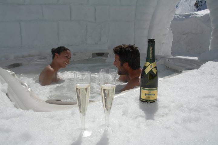 Actual product image Romantic Igloo Suite (2 pers.)