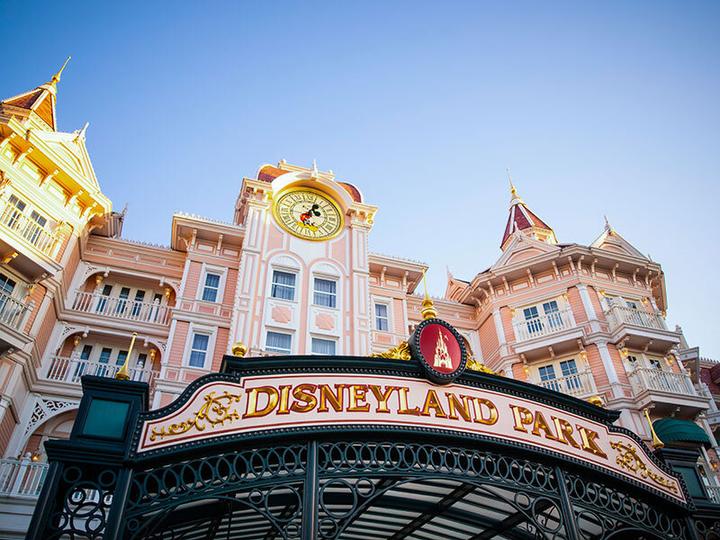 Actual product image Smartbox Disneyland® Paris ticket for 2 adults and 2 children (1 park) (4 pers.)