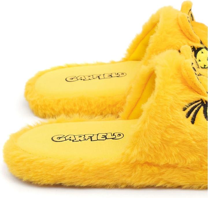 Actual product image Universal Textiles Embroidered slippers (45.5)