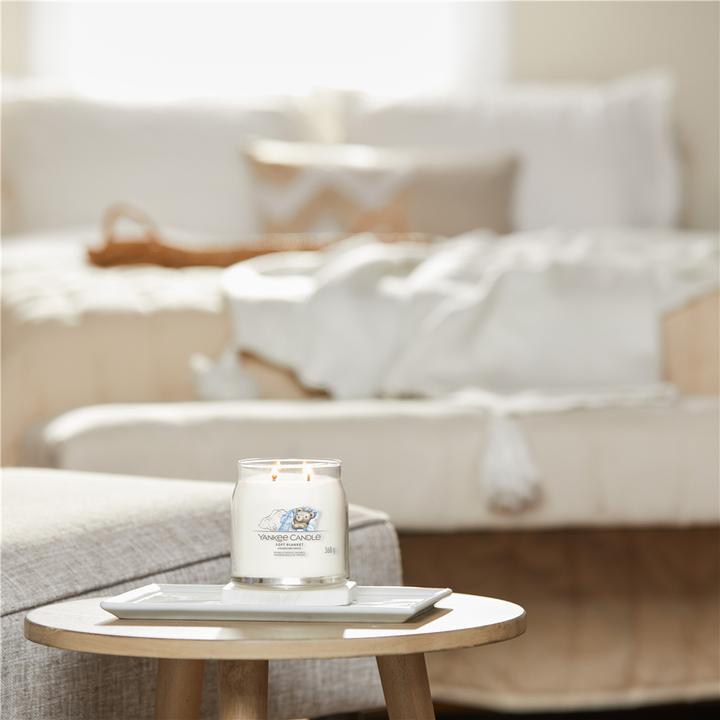 Actual product image Yankee Candle Duftkerze Soft Blanket Signature Medium Jar