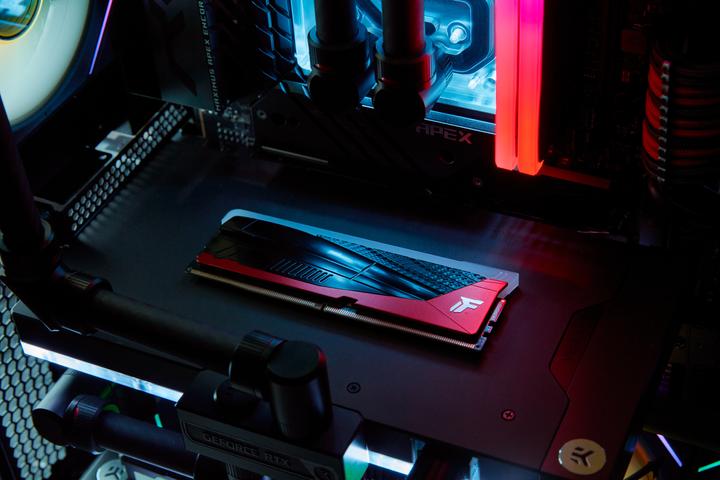Productafbeelding Kingston 48 GB 8000MT/s DDR5 CL36 DIMM FURY Renegade RGB LE XMP (2 x 24GB, 8000 MHz, DDR5 RAM, DIMM 288 pin)