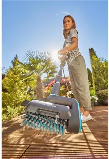 Produktbild Gardena Akku-Multi-Reiniger Aqua Brush Patio 03/18V P4A solo (Akkubetrieb)