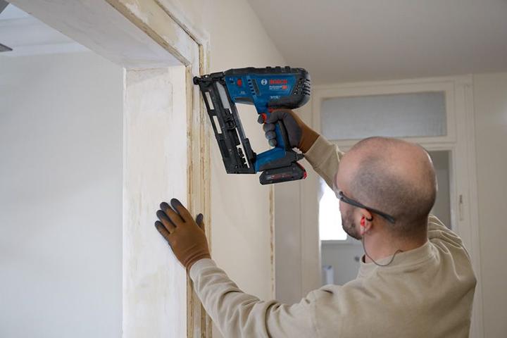 Produktbild Bosch Professional Akku-Holznagler GNH 18V-64-2, im Karton