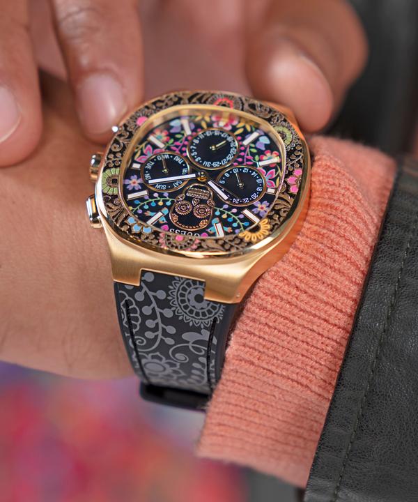 Produktbild Guess BR GLD CS W/ DIGITAL PRINTED TR / SUN BLK MF DL / BLK SILICONE STRP W/ PRINTING Armbanduhr (44 mm)
